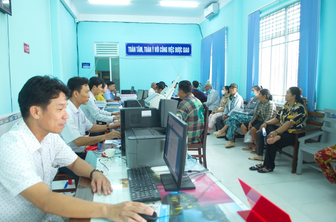 Quản lý dữ liệu hộ tịch - Nền tảng quan trọng trong cải cách hành chính và chuyển đổi số ở Cà Mau Quản lý dữ liệu hộ tịch - Nền tảng quan trọng trong cải cách hành chính và chuyển đổi số ở Cà Mau