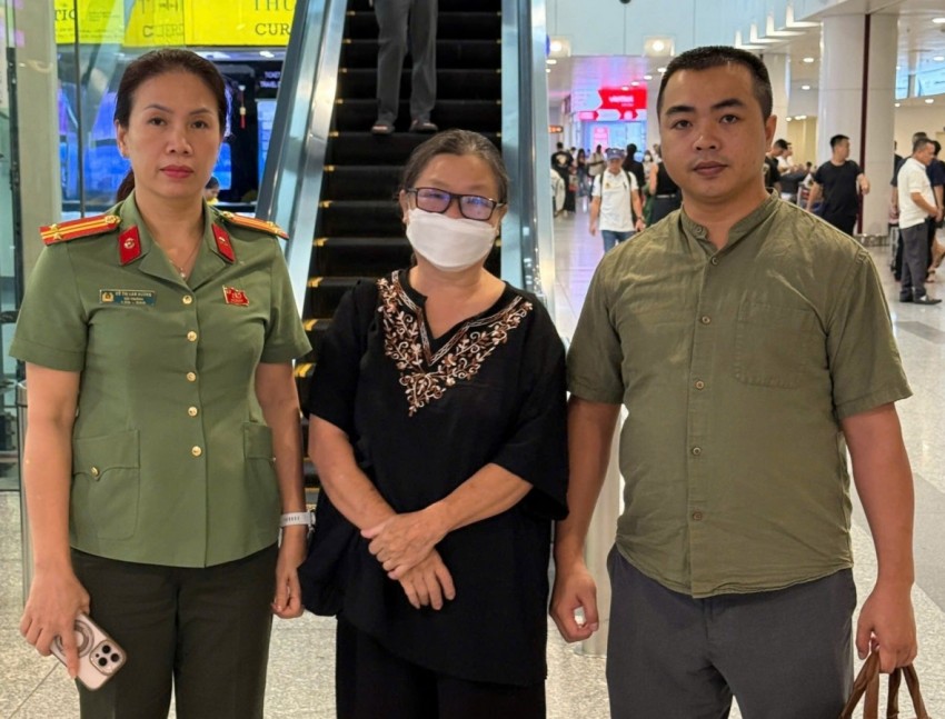 Nguyễn Thị Kim Oanh bị bắt giữ và bị di lý từ thủ đô Viêng Chăn (Lào) về Việt Nam.