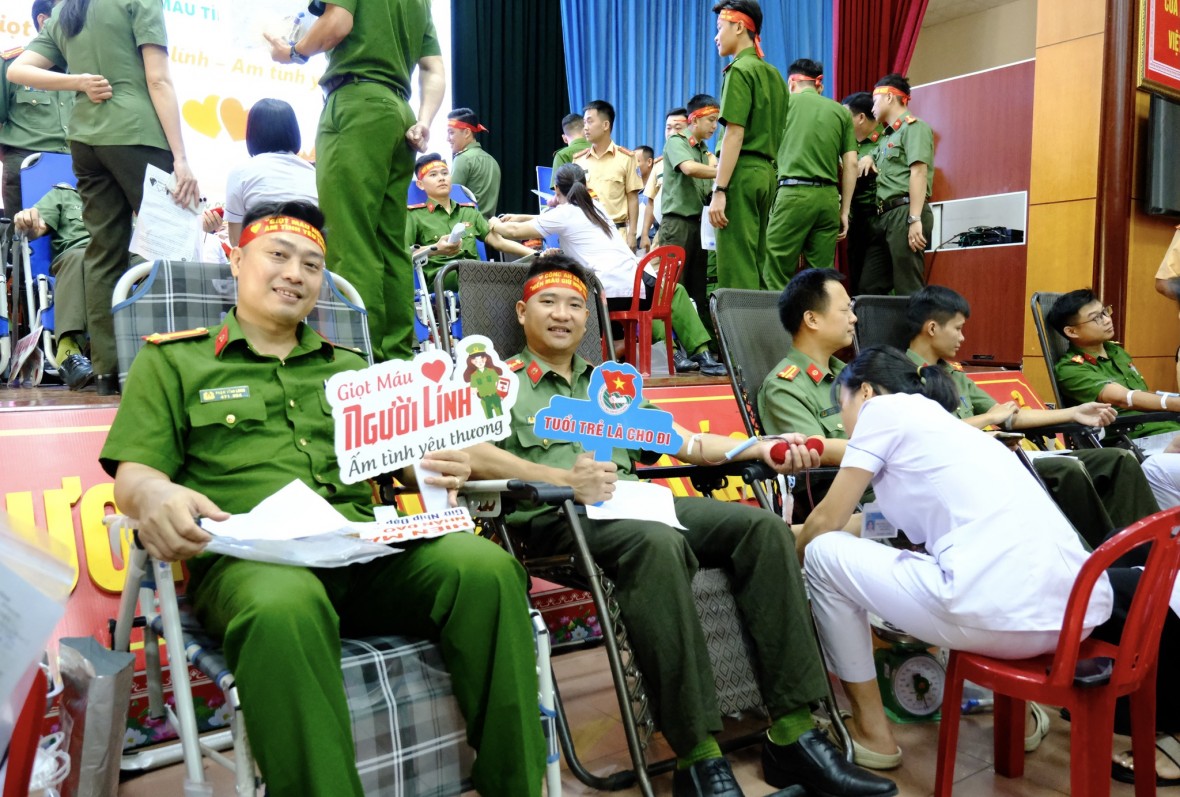 Hơn 350 cán bộ, đoàn viên Công an Hà Tĩnh  tham gia Chương trình - Ảnh Công an Hà Tĩnh.