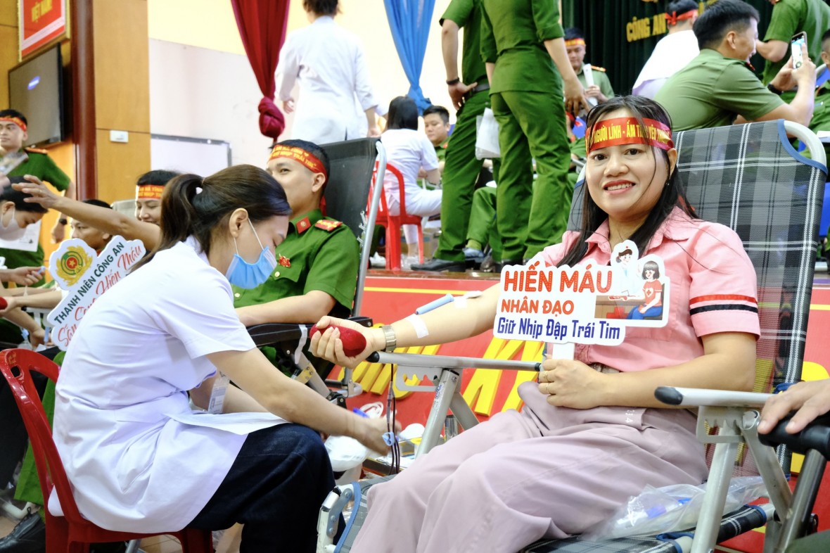 Hơn 350 chiến sĩ công an Hà Tĩnh tham gia chương trình 