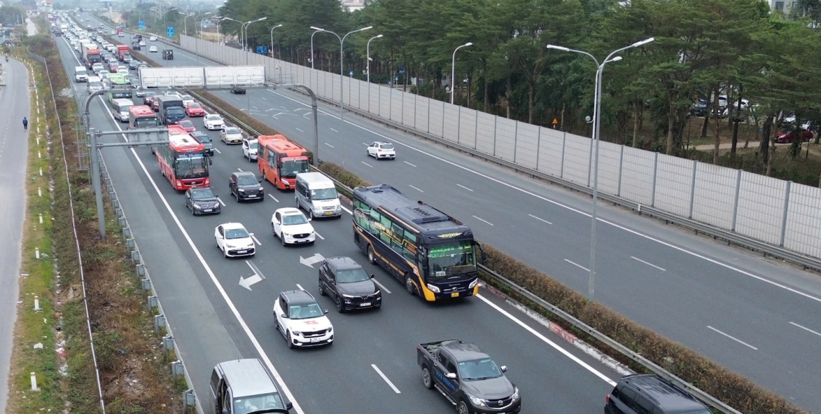 Những phương tiện nào bị xử phạt khi đi vào làn 1 trên 2 tuyến cao tốc