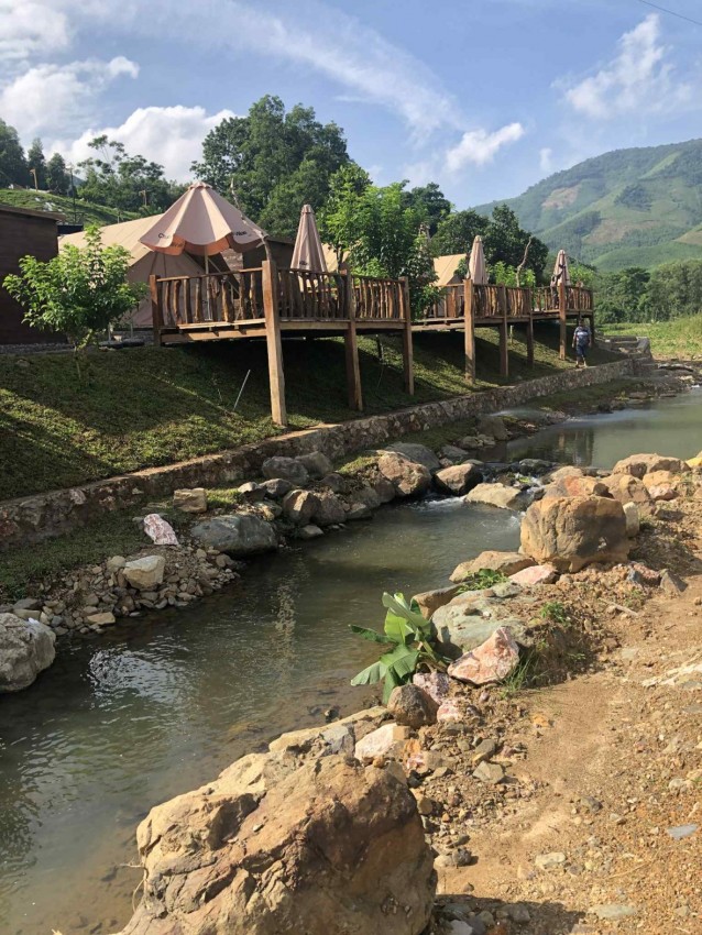 Theo phản ánh của người dân thì việc xây dựng lấn suối Cha, xây dựng đường đi trên đất nông nghiệp cũng không được ngăn chặn, xử lý. Theo phản ánh của người dân thì việc xây dựng lấn suối Cha, xây dựng đường đi trên đất nông nghiệp cũng không được ngăn chặn, xử lý.