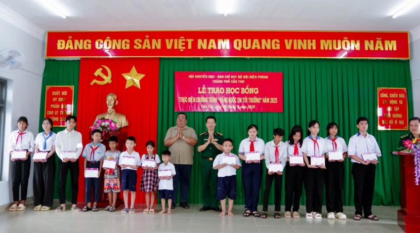 BĐBP TP Cần Thơ trao 200 suất học bổng “Nâng bước em tới trường” BĐBP TP Cần Thơ trao 200 suất học bổng “Nâng bước em tới trường”