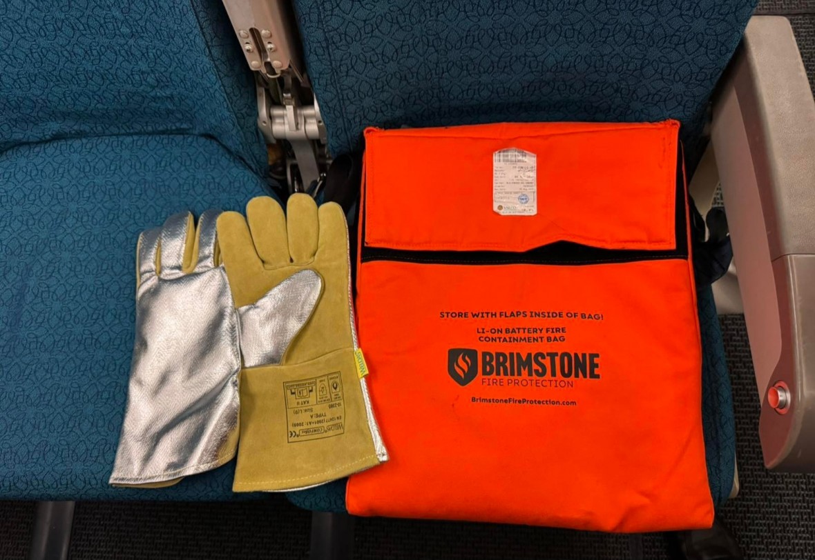 ietnam Airlines trang bị các dụng cụ để ứng phó với các sự cố liên quan đến pin Lithium. Ảnh: VNA