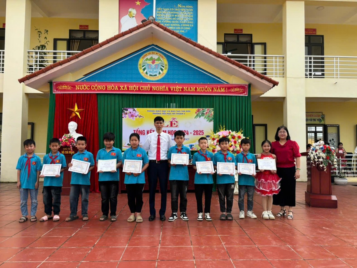 Học sinh Trường tiểu học Mỹ Thuận 2 đạt giải cấp tỉnh.