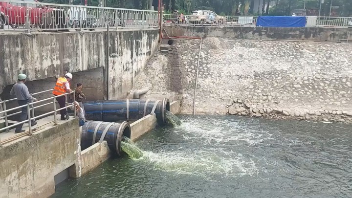 Nước từ hồ Tây đang được bổ cập cho sông Tô Lịch