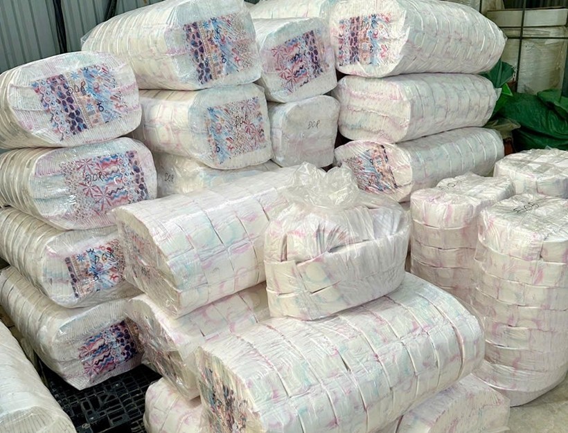 Số hàng hóa giả mạo nhiều nhãn hiệu nổi tiếng như Diana. Ảnh:QLTT Số hàng hóa giả mạo nhiều nhãn hiệu nổi tiếng như Diana. Ảnh:QLTT