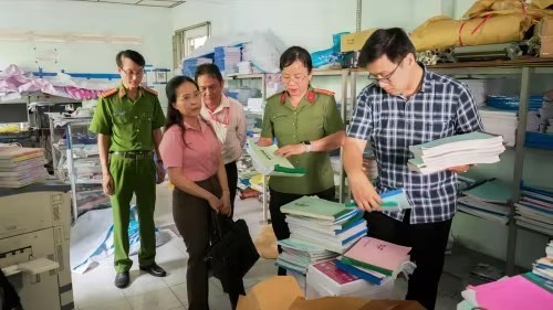 Phát hiện, thu giữ hơn 500 bản giáo trình photocopy trái phép của Nhà xuất bản Chính trị quốc gia Sự thật