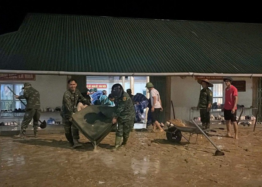 Lũ ống tràn về trong đêm, một trường học ở Tuyên Quang sơ tán khẩn cấp 300 học sinh Lũ ống tràn về trong đêm, một trường học ở Tuyên Quang sơ tán khẩn cấp 300 học sinh