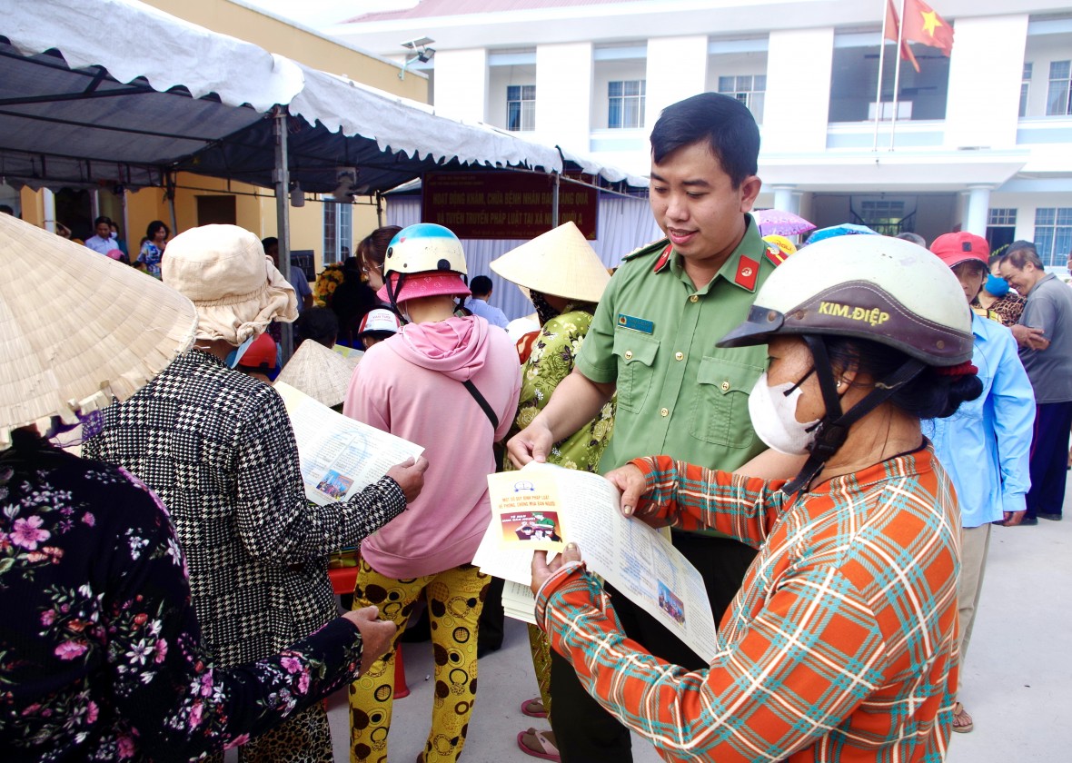 Công an Cà Mau nâng cao hiệu quả truyền thông chính sách về ANTT Công an Cà Mau nâng cao hiệu quả truyền thông chính sách về ANTT