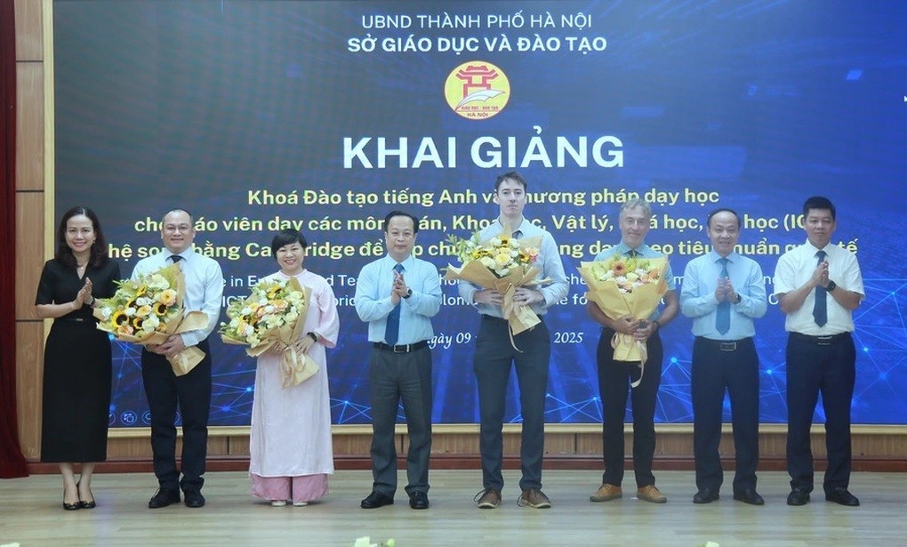 Hướng đến phương pháp giảng dạy song bằng, Hà Nội đào tạo 100 giáo viên nòng cốt. (Ảnh: Sở GD&ĐT)