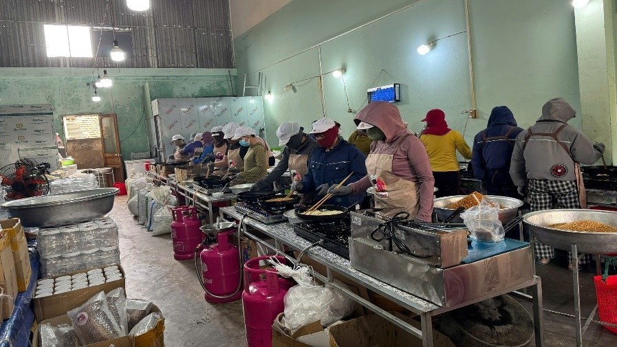 Đội Quản lý thị trường số 4 tiến hành kiểm tra cơ sở kinh doanh của bà Trần Thị H.