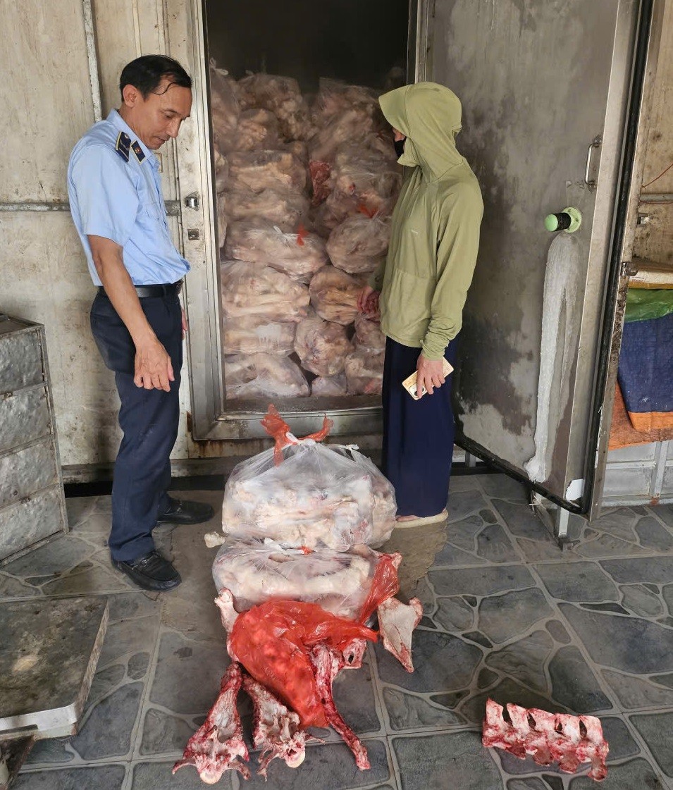 Hà Nội thu giữ 3.500 kg xương bò không rõ nguồn gốc