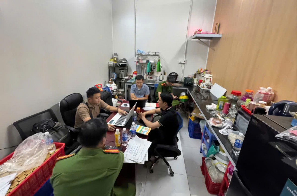 Triệt phá đường dây sản xuất “yến hũ chưng” giả, thu giữ gần 38.000 lọ tại Đà Nẵng