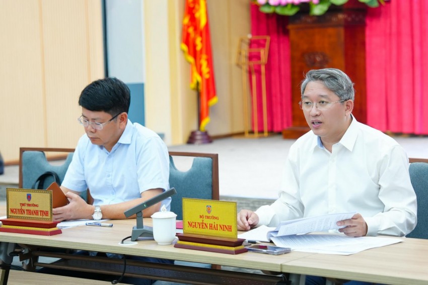 Tiếp tục triển khai các nhiệm vụ chuyển đổi số, phát triển khoa học, đổi mới sáng tạo