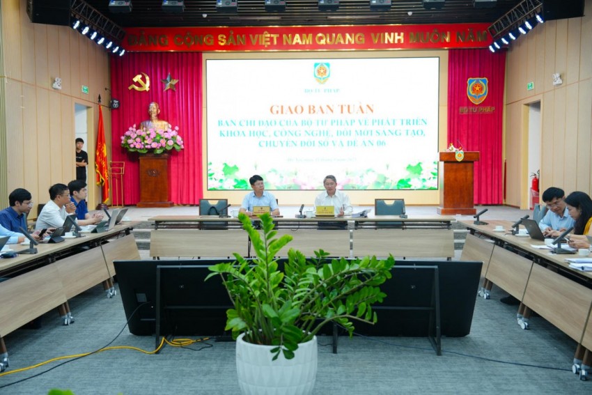 Tiếp tục triển khai các nhiệm vụ chuyển đổi số, phát triển khoa học, đổi mới sáng tạo