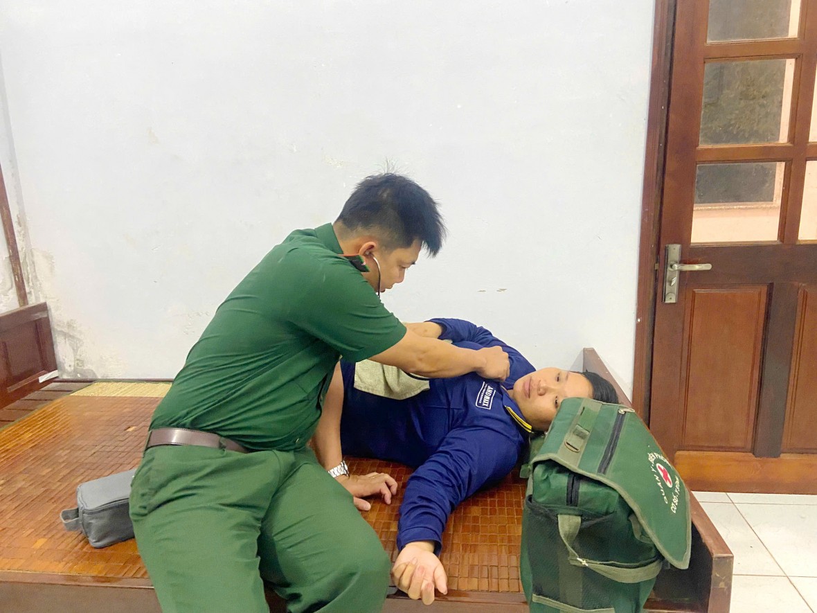 UBND tỉnh Cà Mau khen thưởng lực lượng Biên phòng và ngư dân dũng cảm cứu hộ trên biển