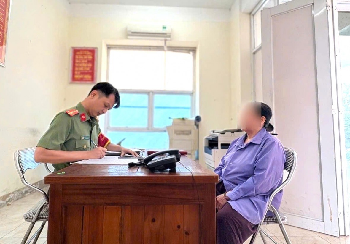 Bà M trình báo sự việc tại cơ quan Công an. Bà M trình báo sự việc tại cơ quan Công an.