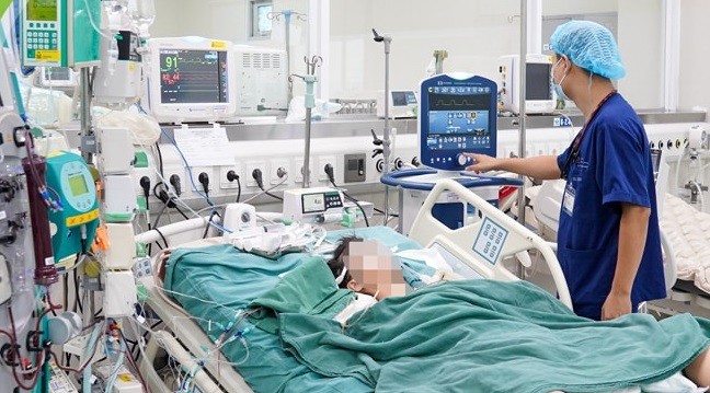 Bé gái 10 tuổi nguy kịch do uống nhầm thuốc diệt chuột