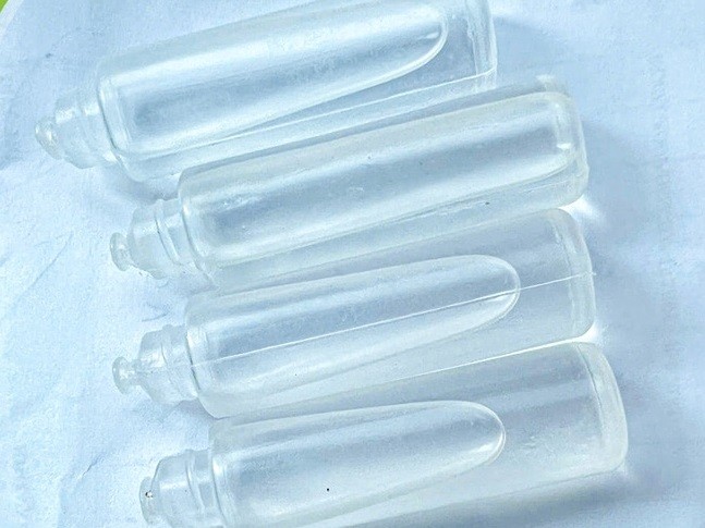 Ống thuốc chuột mà trẻ uống nhầm. (Ảnh: Gia đình bệnh nhân cung cấp)