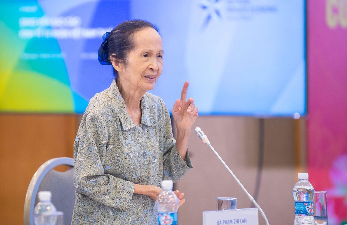 Chuyên gia kinh tế Phạm Lan Chi chia sẻ quan điểm tại tọa đàm.