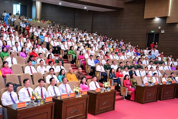 Tôn vinh những điển hình tiên tiến trong công tác MTTQ tỉnh Ninh Bình Tôn vinh những điển hình tiên tiến trong công tác MTTQ tỉnh Ninh Bình