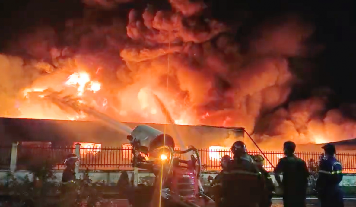 Hải Phòng: Cháy lớn tại kho thành phẩm KCN Đồ Sơn, may mắn không thương vong