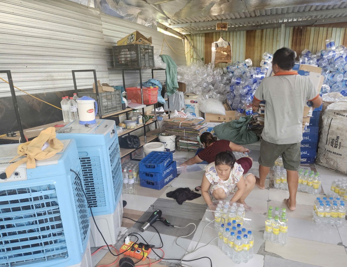 Phát hiện cơ sở sản xuất 1.000 lít giấm ăn giả từ axit pha với nước giếng khoan tại Đà Nẵng Phát hiện cơ sở sản xuất 1.000 lít giấm ăn giả từ axit pha với nước giếng khoan tại Đà Nẵng