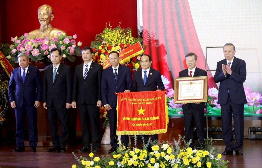 Tổng Bí thư Tô Lâm trao tặng danh hiệu Anh hùng Lao động cho ngành TAND.