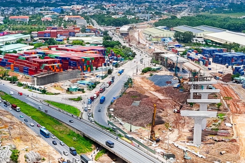 Dự án đường Vành đai 3 TP. HCM đoạn nút giao Tân Vạn đang khẩn trường thi công.