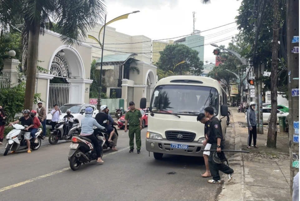 Đột kích nhiều tụ điểm sử dụng ma túy trái phép, Công an Gia Lai tạm giữ nhiều đối tượng