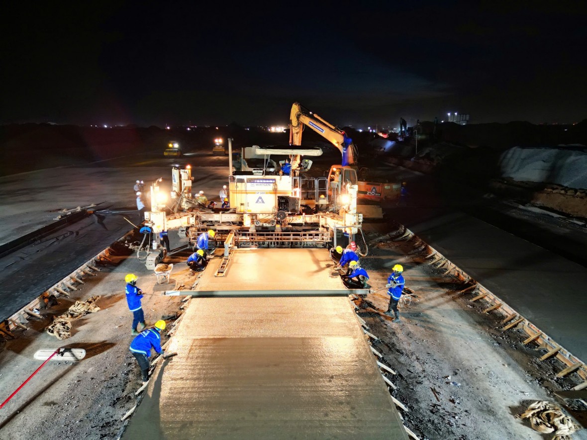 Long Thành trước giờ cất cánh- Bài 1: Ăn nhanh, ngủ vội, vã mồ hôi trên đại công trường Long Thành trước giờ cất cánh- Bài 1: Ăn nhanh, ngủ vội, vã mồ hôi trên đại công trường