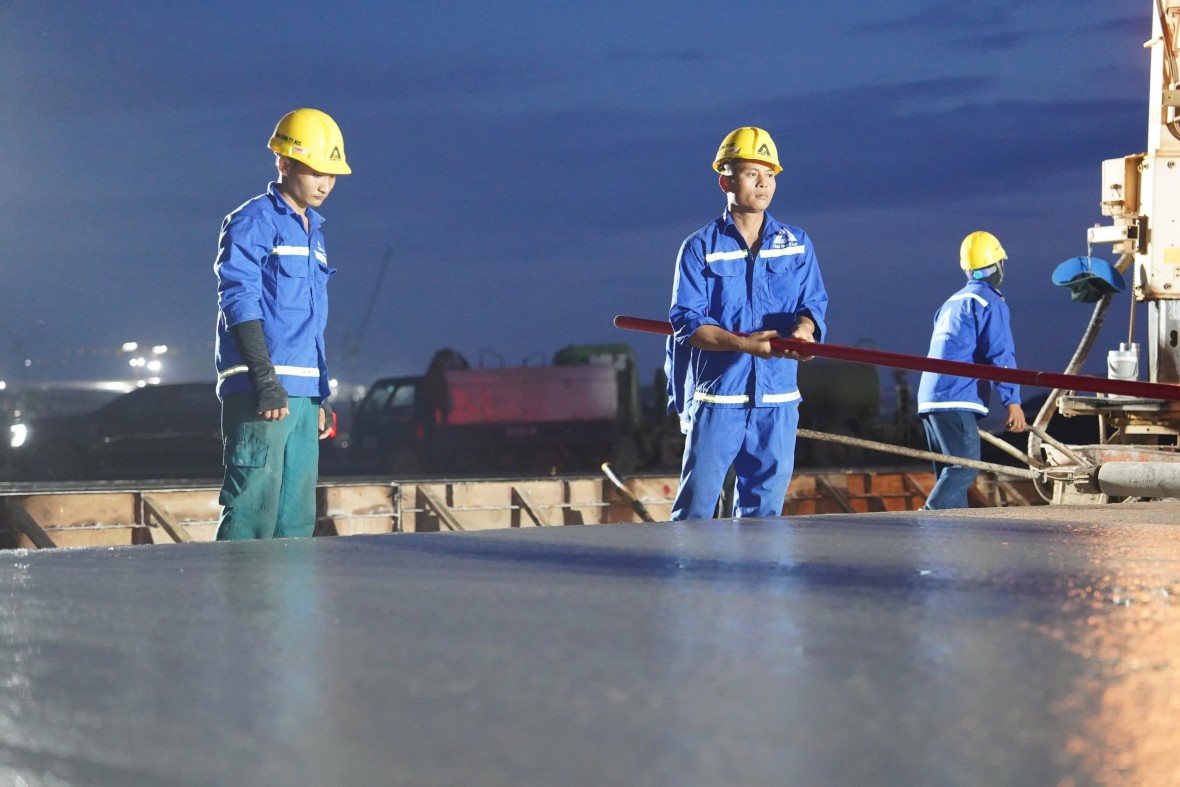 Long Thành trước giờ cất cánh- Bài 1: Ăn nhanh, ngủ vội, vã mồ hôi trên đại công trường Long Thành trước giờ cất cánh- Bài 1: Ăn nhanh, ngủ vội, vã mồ hôi trên đại công trường