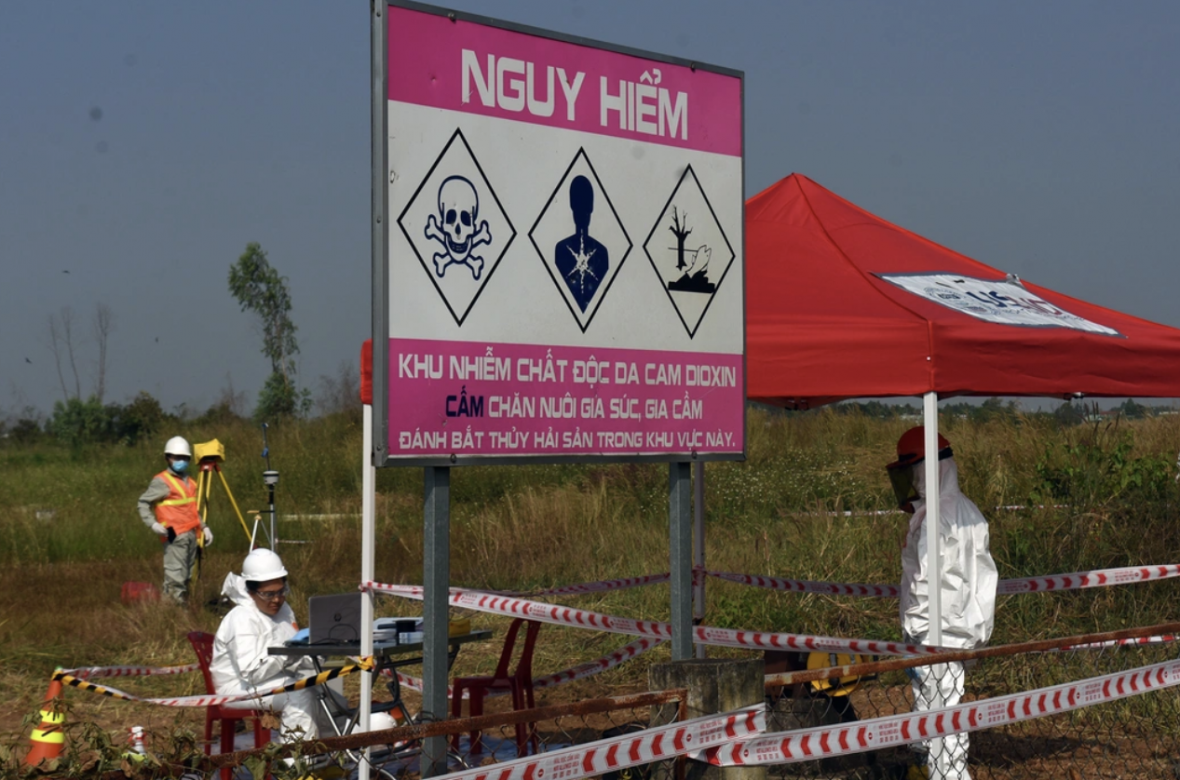 Trao chứng nhận làm sạch dioxin 6ha đất trong khu vực sân bay Biên Hòa