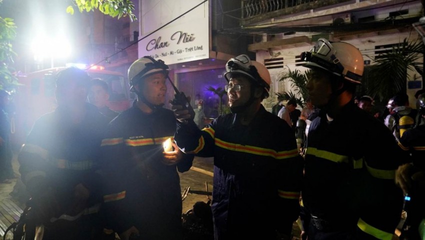 Lực lượng chức năng có mặt ở hiện trường vụ cháy.