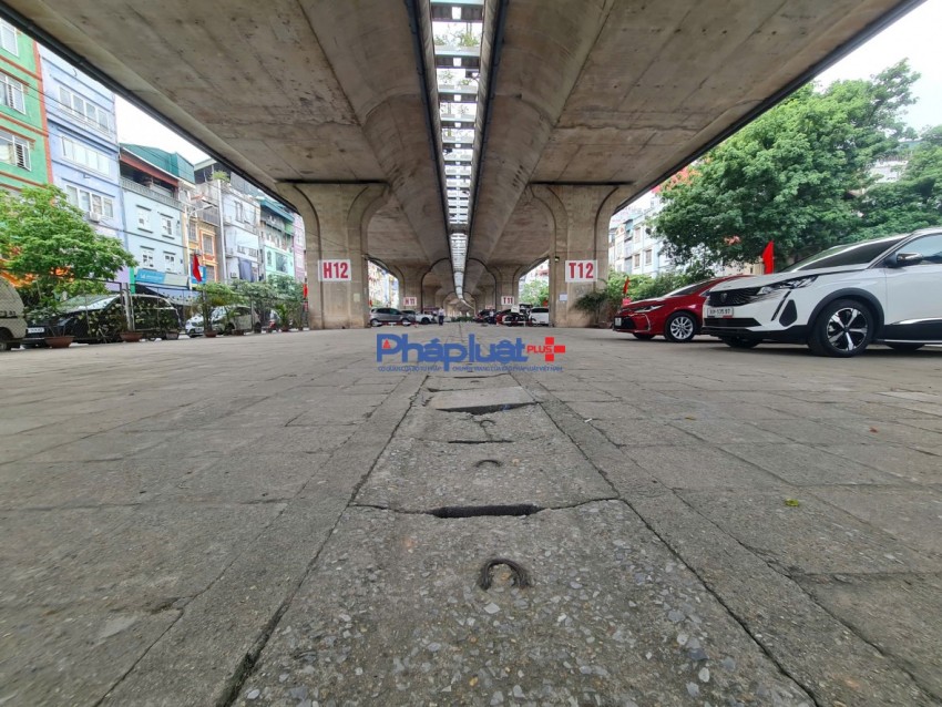 Cận cảnh thiên đường gửi xe dưới chân cầu Vĩnh Tuy sau khi có lệnh di dời, giải tỏa