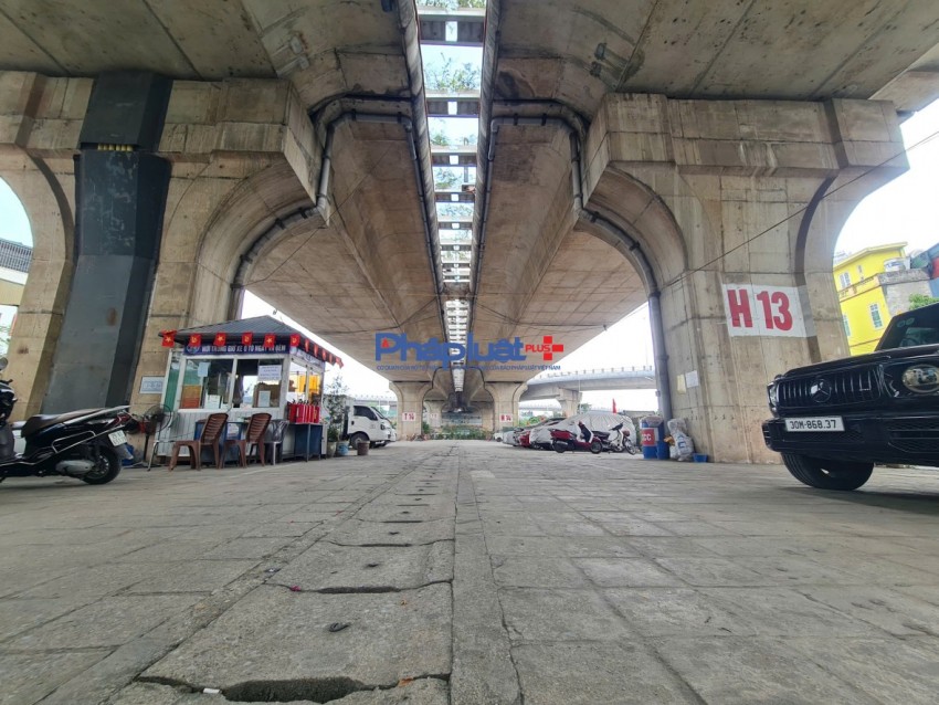 Cận cảnh thiên đường gửi xe dưới chân cầu Vĩnh Tuy sau khi có lệnh di dời, giải tỏa