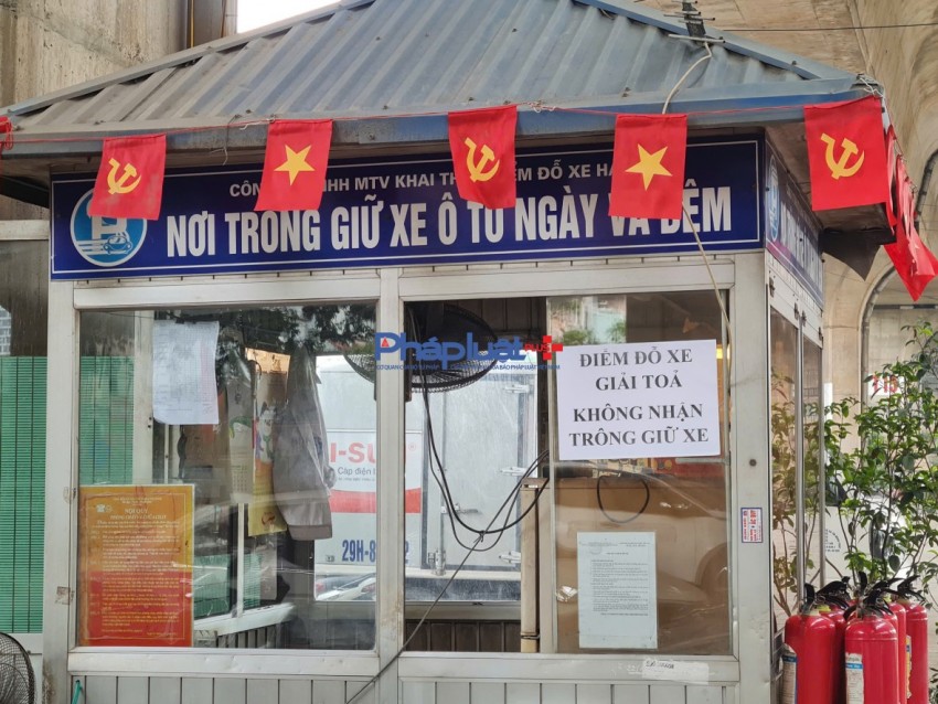 Cận cảnh thiên đường gửi xe dưới chân cầu Vĩnh Tuy sau khi có lệnh di dời, giải tỏa