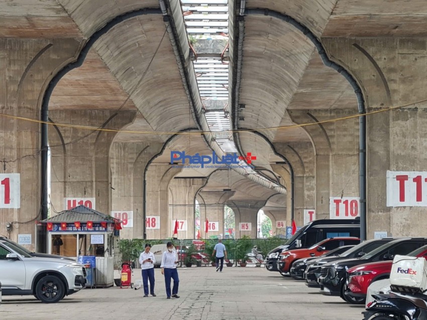 Cận cảnh thiên đường gửi xe dưới chân cầu Vĩnh Tuy sau khi có lệnh di dời, giải tỏa