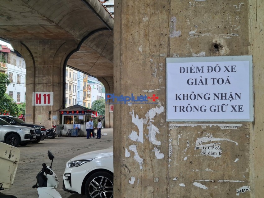 Cận cảnh thiên đường gửi xe dưới chân cầu Vĩnh Tuy sau khi có lệnh di dời, giải tỏa