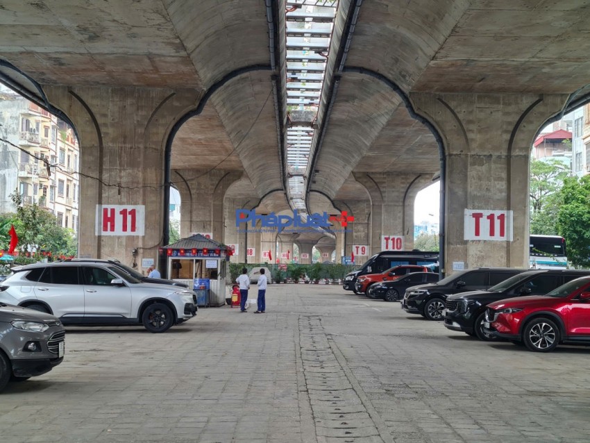 Cận cảnh thiên đường gửi xe dưới chân cầu Vĩnh Tuy sau khi có lệnh di dời, giải tỏa