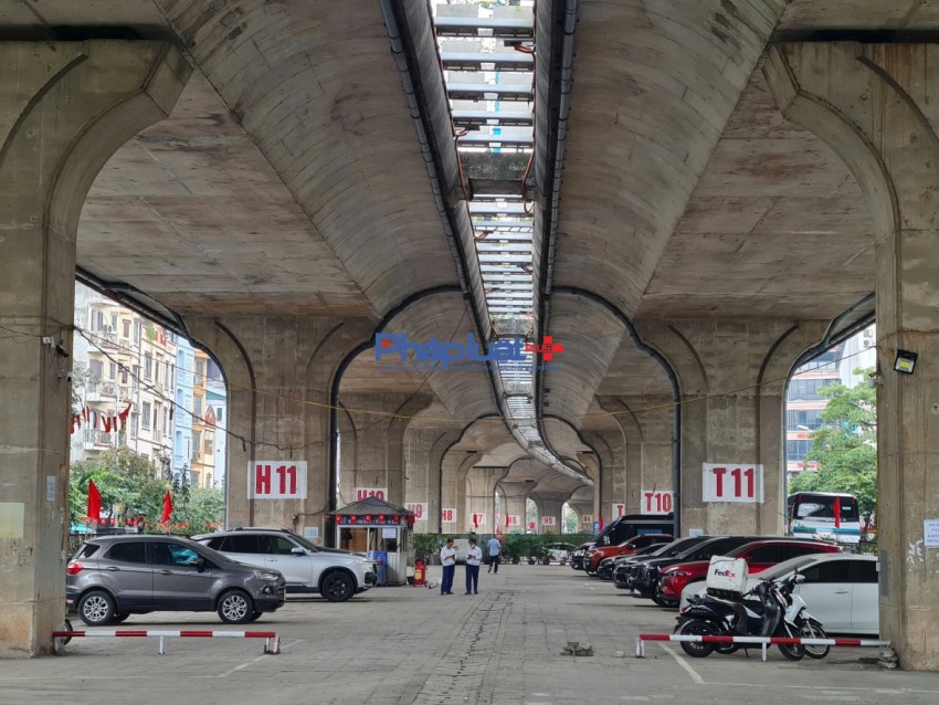 Cận cảnh thiên đường gửi xe dưới chân cầu Vĩnh Tuy sau khi có lệnh di dời, giải tỏa