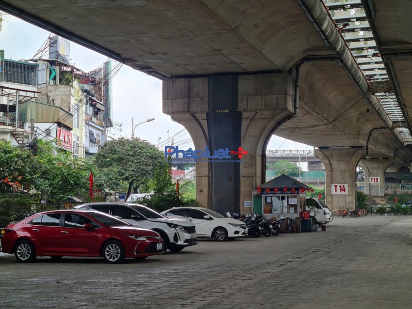 Cận cảnh thiên đường gửi xe dưới chân cầu Vĩnh Tuy sau khi có lệnh di dời, giải tỏa