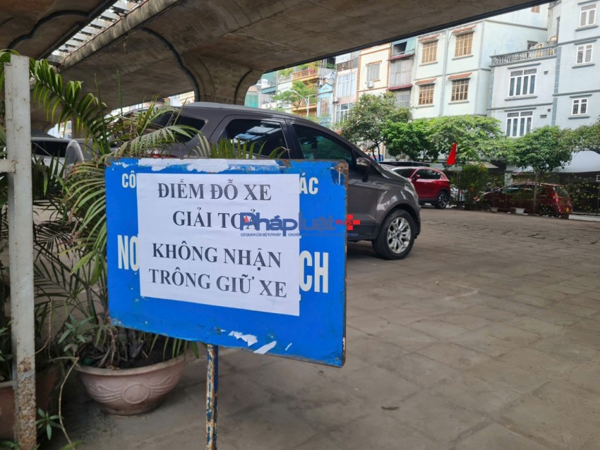 Cận cảnh thiên đường gửi xe dưới chân cầu Vĩnh Tuy sau khi có lệnh di dời, giải tỏa