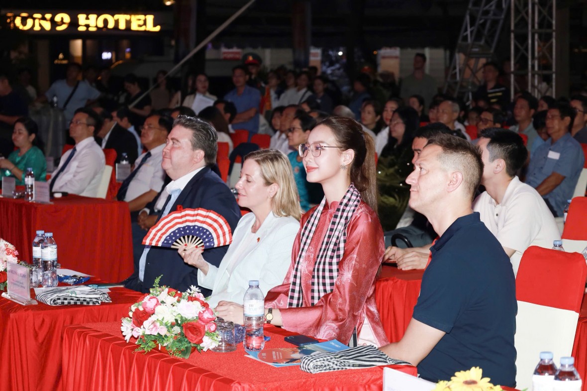 Hoa hậu Lê Nguyễn Bảo Ngọc vinh dự được đại diện tuổi trẻ Việt Nam dự Kỷ niệm 30 năm quan hệ Việt - Mỹ