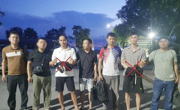 Hai đối tượng (X) bị bắt giữ khi đang lẩn trốn tại Đà Nẵng - Ảnh Công an Hà Tĩnh.