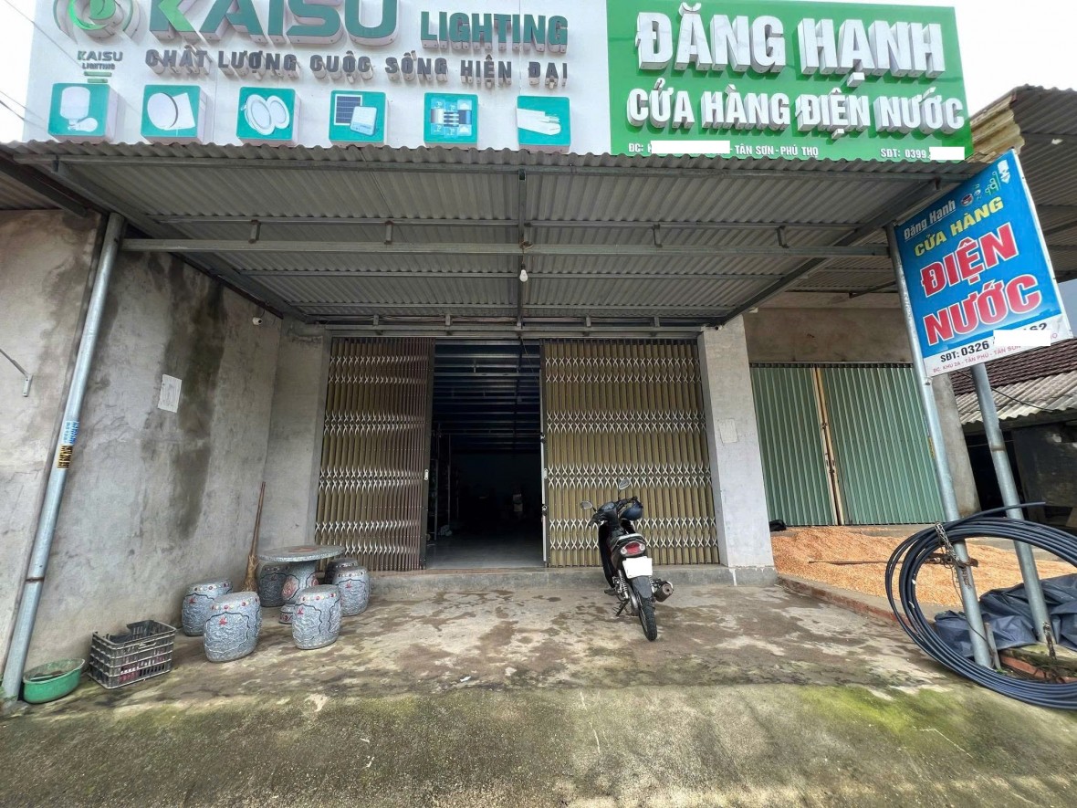 Cửa hàng điện nước - nơi tên đăng thực hiện hành vi đê hèn, tội lỗi đối với cháu bé 11 tuổi.