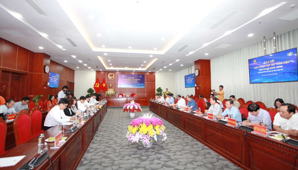 Cà Mau ký kết hợp tác chiến lược với Tập đoàn FPT về chuyển đổi số Cà Mau ký kết hợp tác chiến lược với Tập đoàn FPT về chuyển đổi số