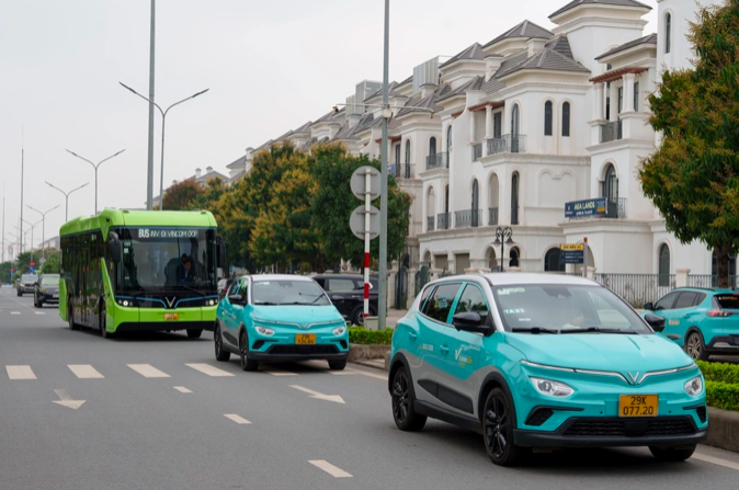 Lãnh đạo Chính phủ yêu cầu Hà Nội và TPHCM sớm công bố lộ trình chuyển đổi giao thông xanh (Ảnh: Xanh SM).