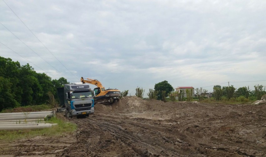 Hiên trường đổ chất thải trái phép của Công ty Việt Nhật. Hiên trường đổ chất thải trái phép của Công ty Việt Nhật.